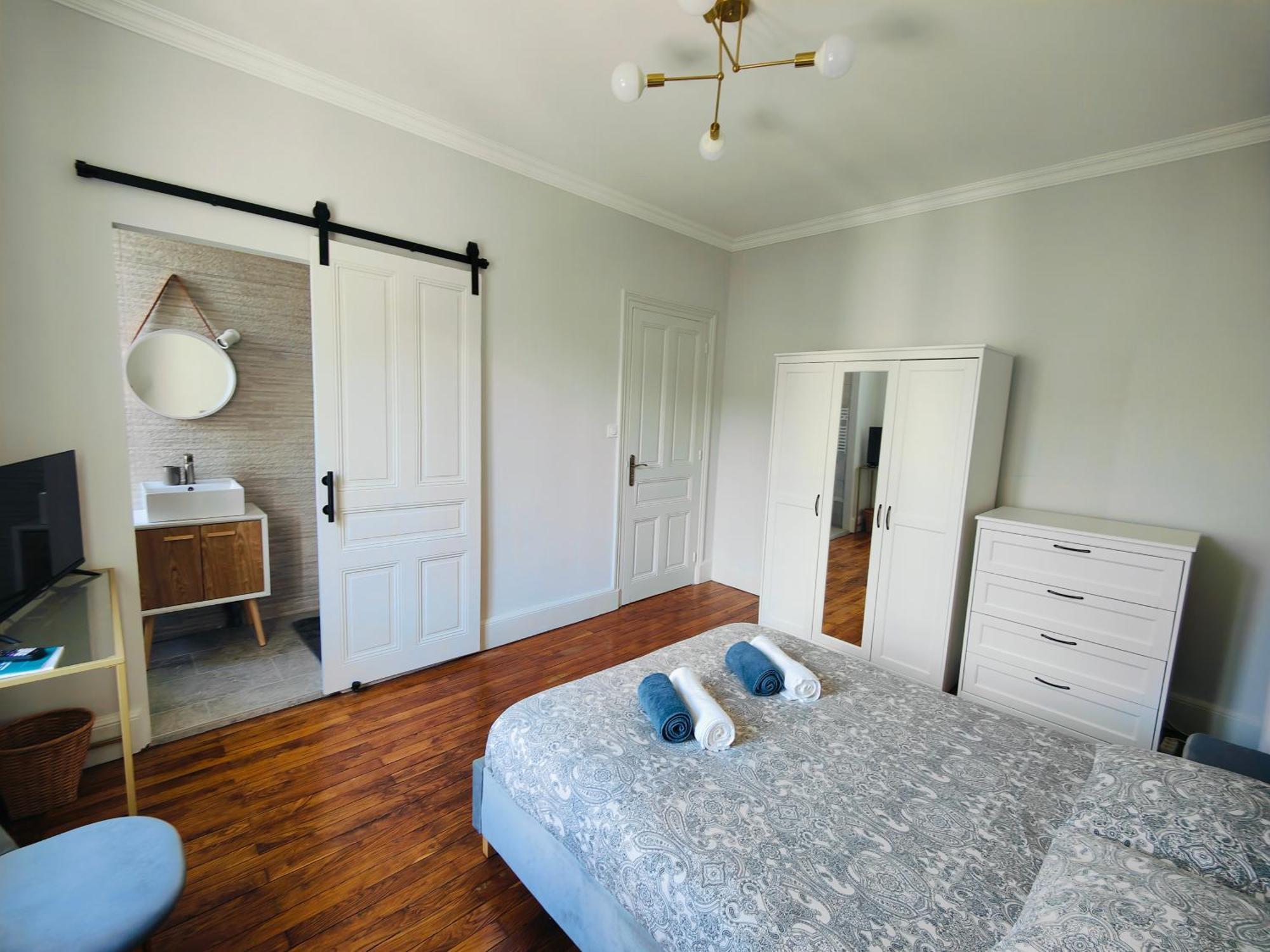 Self-Checkin Town House - Rooms To Rent In A Beautiful Modern Town House - Not A Hotel - Location De Chambres Avec Arrivee En Autonomie - Extra Fee For Sheets And Towels - Private Parking - Check Your Plateform Inbox And Follow Check-In Instructions Saint-Romain-en-Gal エクステリア 写真