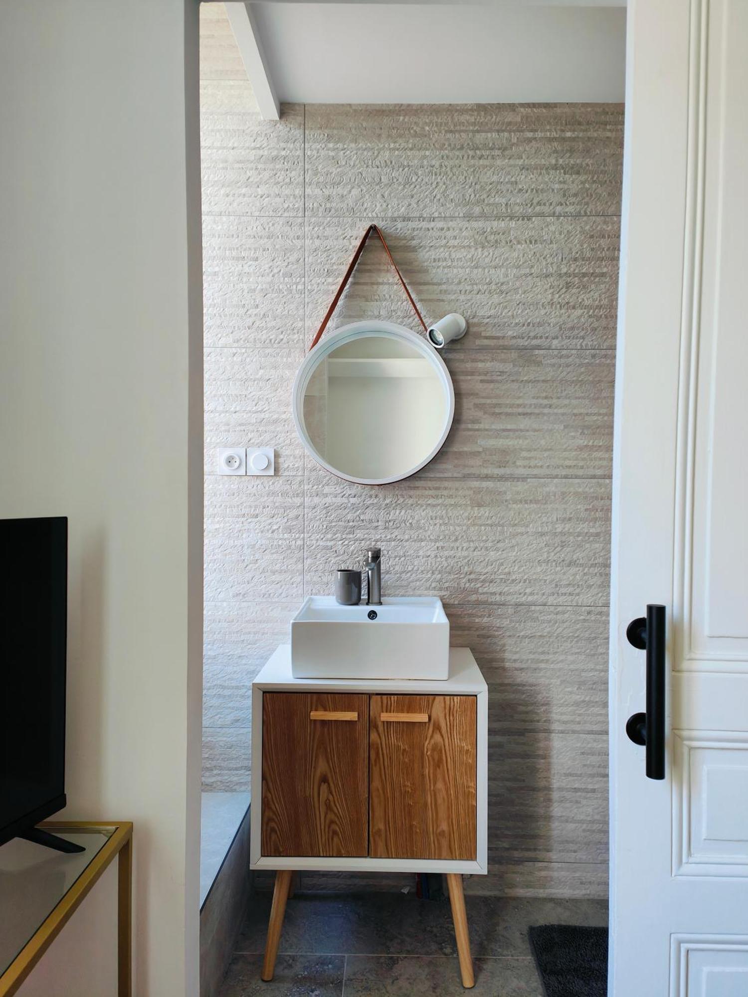 Self-Checkin Town House - Rooms To Rent In A Beautiful Modern Town House - Not A Hotel - Location De Chambres Avec Arrivee En Autonomie - Extra Fee For Sheets And Towels - Private Parking - Check Your Plateform Inbox And Follow Check-In Instructions Saint-Romain-en-Gal エクステリア 写真