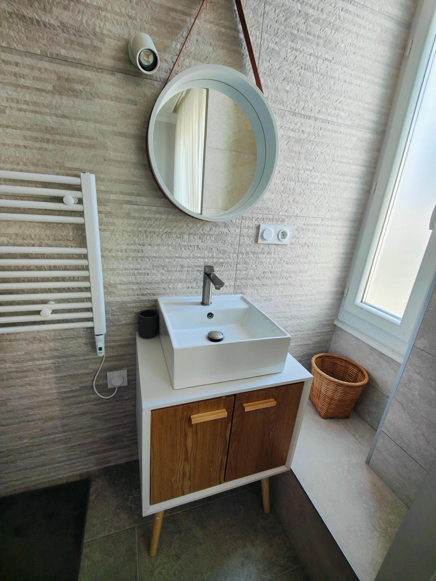 Self-Checkin Town House - Rooms To Rent In A Beautiful Modern Town House - Not A Hotel - Location De Chambres Avec Arrivee En Autonomie - Extra Fee For Sheets And Towels - Private Parking - Check Your Plateform Inbox And Follow Check-In Instructions Saint-Romain-en-Gal エクステリア 写真