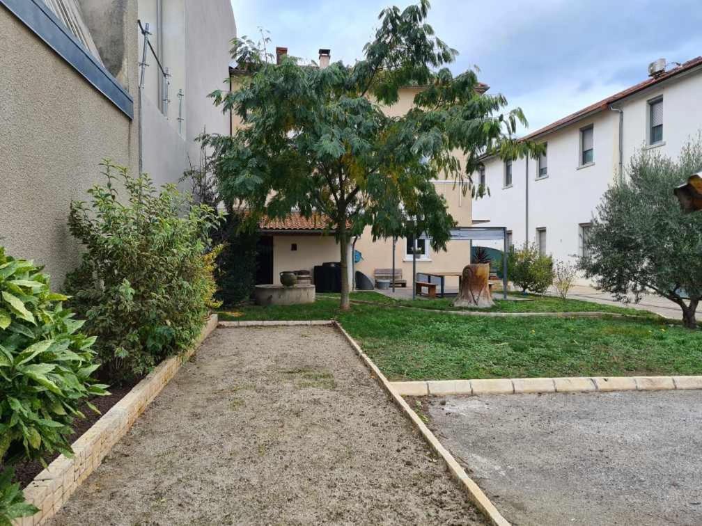 Self-Checkin Town House - Rooms To Rent In A Beautiful Modern Town House - Not A Hotel - Location De Chambres Avec Arrivee En Autonomie - Extra Fee For Sheets And Towels - Private Parking - Check Your Plateform Inbox And Follow Check-In Instructions Saint-Romain-en-Gal エクステリア 写真