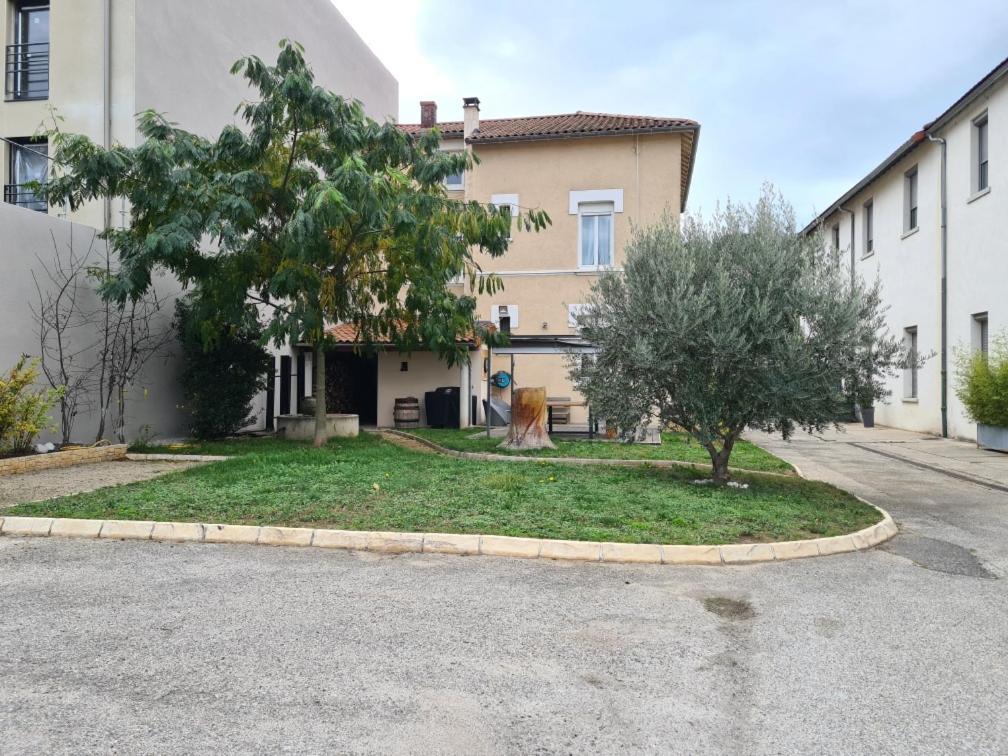 Self-Checkin Town House - Rooms To Rent In A Beautiful Modern Town House - Not A Hotel - Location De Chambres Avec Arrivee En Autonomie - Extra Fee For Sheets And Towels - Private Parking - Check Your Plateform Inbox And Follow Check-In Instructions Saint-Romain-en-Gal エクステリア 写真