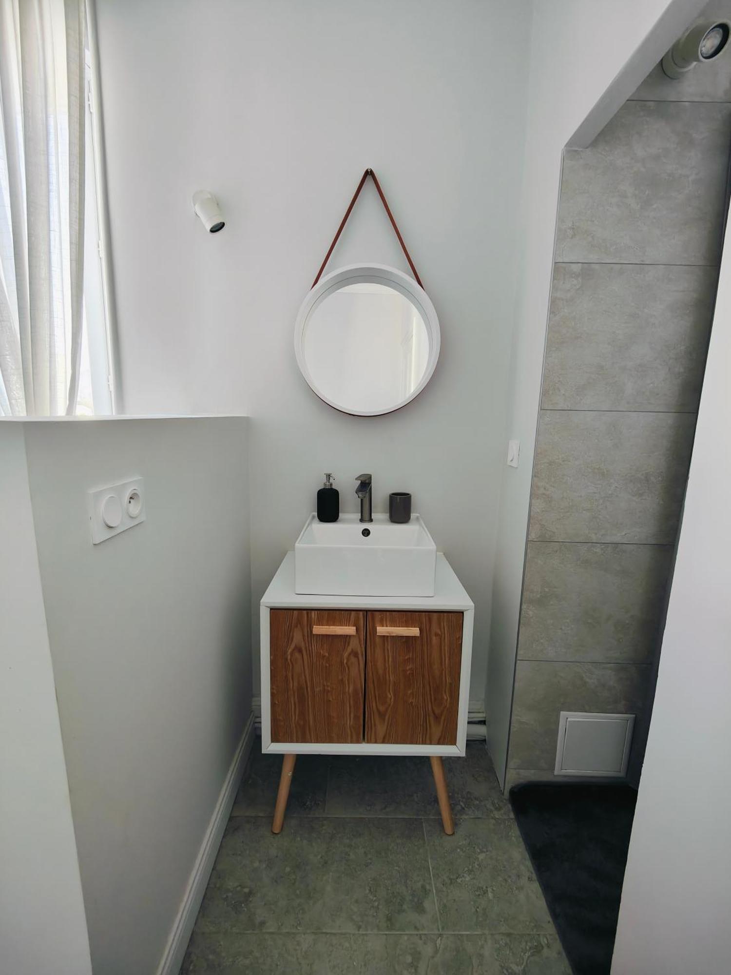 Self-Checkin Town House - Rooms To Rent In A Beautiful Modern Town House - Not A Hotel - Location De Chambres Avec Arrivee En Autonomie - Extra Fee For Sheets And Towels - Private Parking - Check Your Plateform Inbox And Follow Check-In Instructions Saint-Romain-en-Gal エクステリア 写真
