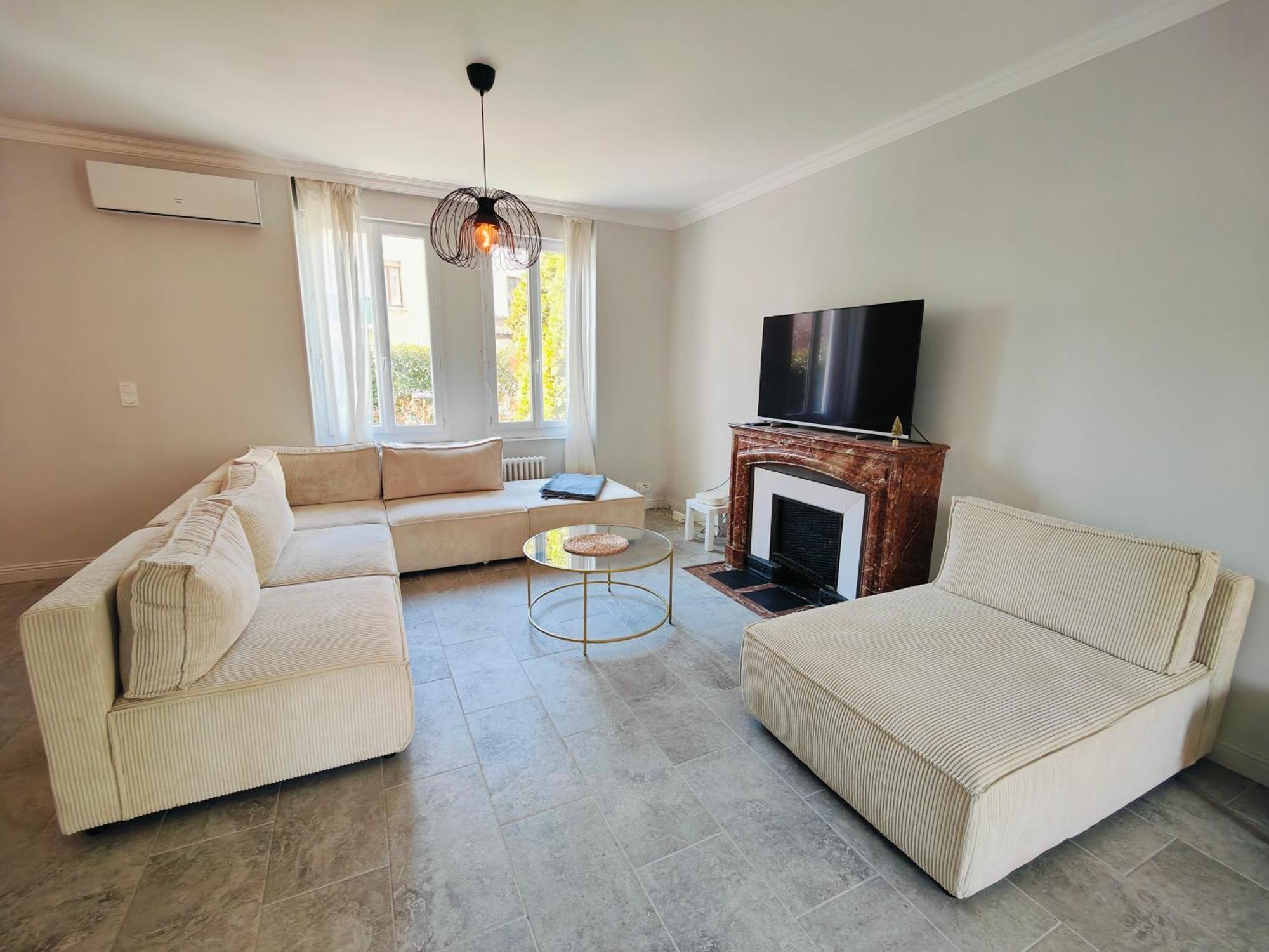 Self-Checkin Town House - Rooms To Rent In A Beautiful Modern Town House - Not A Hotel - Location De Chambres Avec Arrivee En Autonomie - Extra Fee For Sheets And Towels - Private Parking - Check Your Plateform Inbox And Follow Check-In Instructions Saint-Romain-en-Gal エクステリア 写真